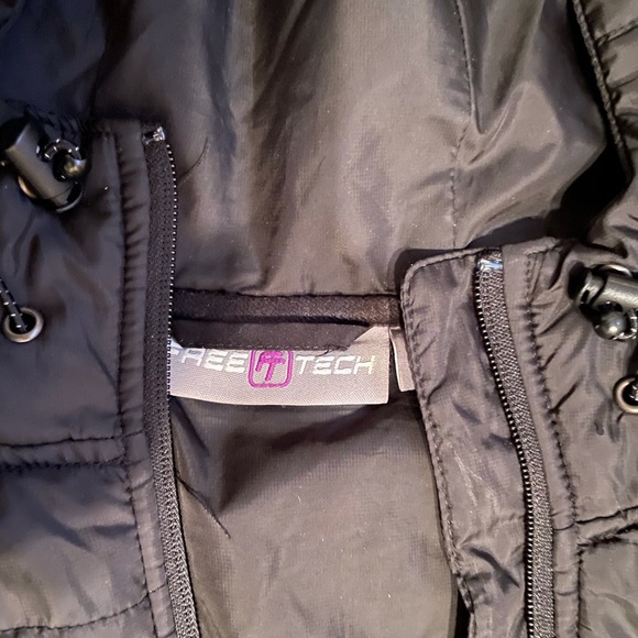 Free Tech Women’s Jacket - Picture 2 of 5